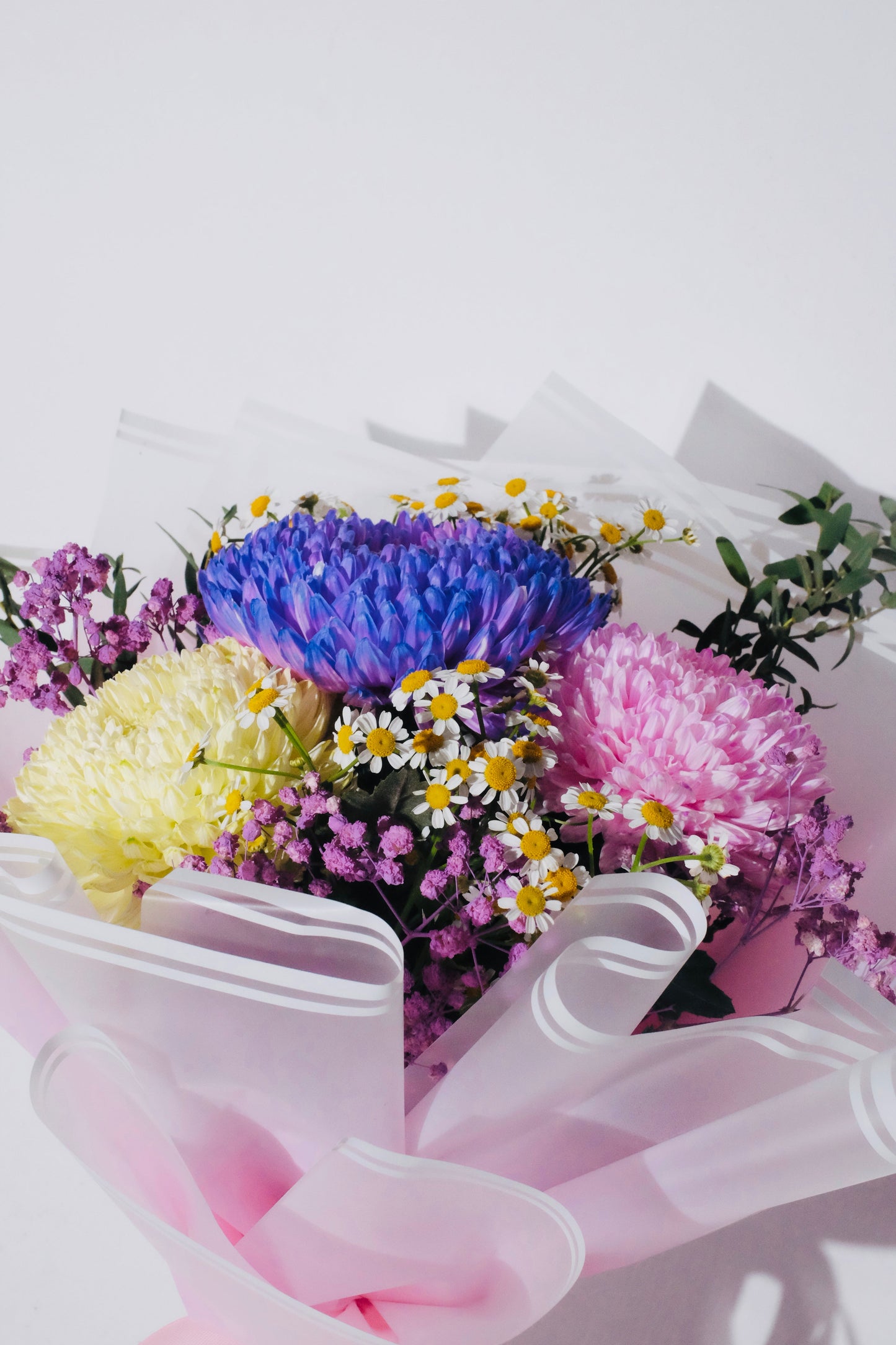 Whimsy Dreams romantic flower gift for sending to loved ones in the Philippines.