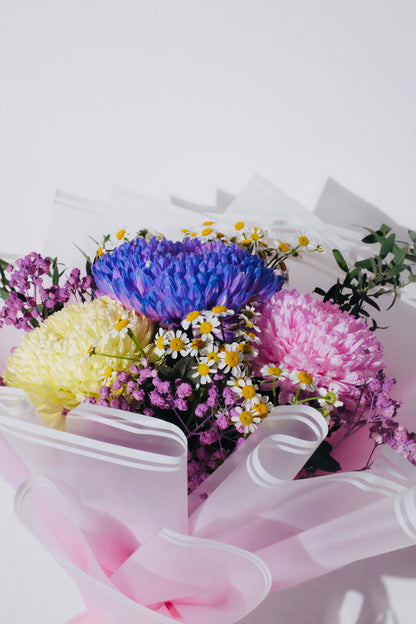 Whimsy Dreams romantic flower gift for sending to loved ones in the Philippines.